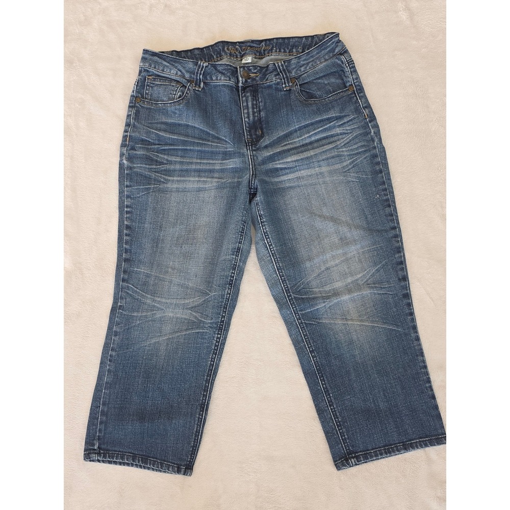 Cato Premium Women's Blue Wash Denim Capri Jeans Size 12 Cropped Bootcut